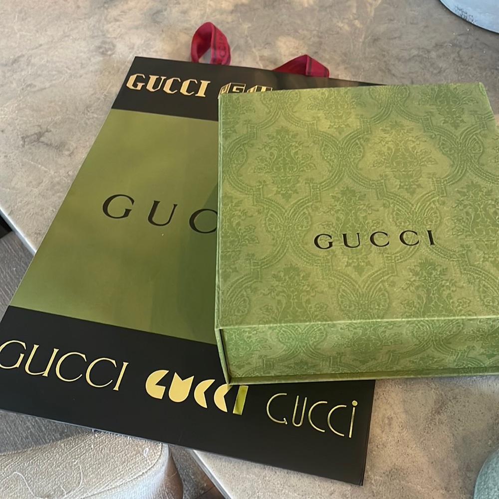 Gucci 2021 small holiday box and bag